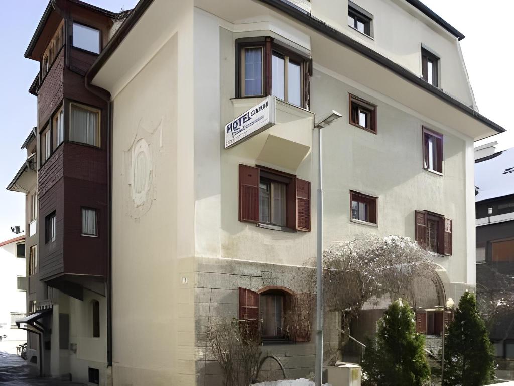 Thanh âm tĩnh lặng của Innsbruck: Nơi tâm hồn tìm thấy bình yên và sự sang trọng cho những chuyến đi một mình.