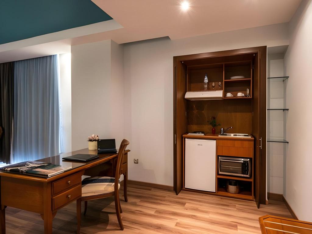 Thanh Bình Riviera Athens: Nơi Thời Gian Ngừng Trôi Cho Tâm Hồn Lữ Khách
